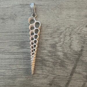 Stylish Silver Shell Pendant Necklace